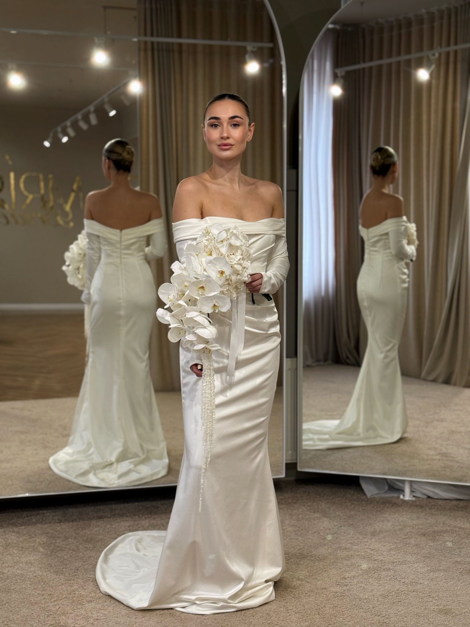 Букет для нареченої - гортензія, орхідея та амарантус