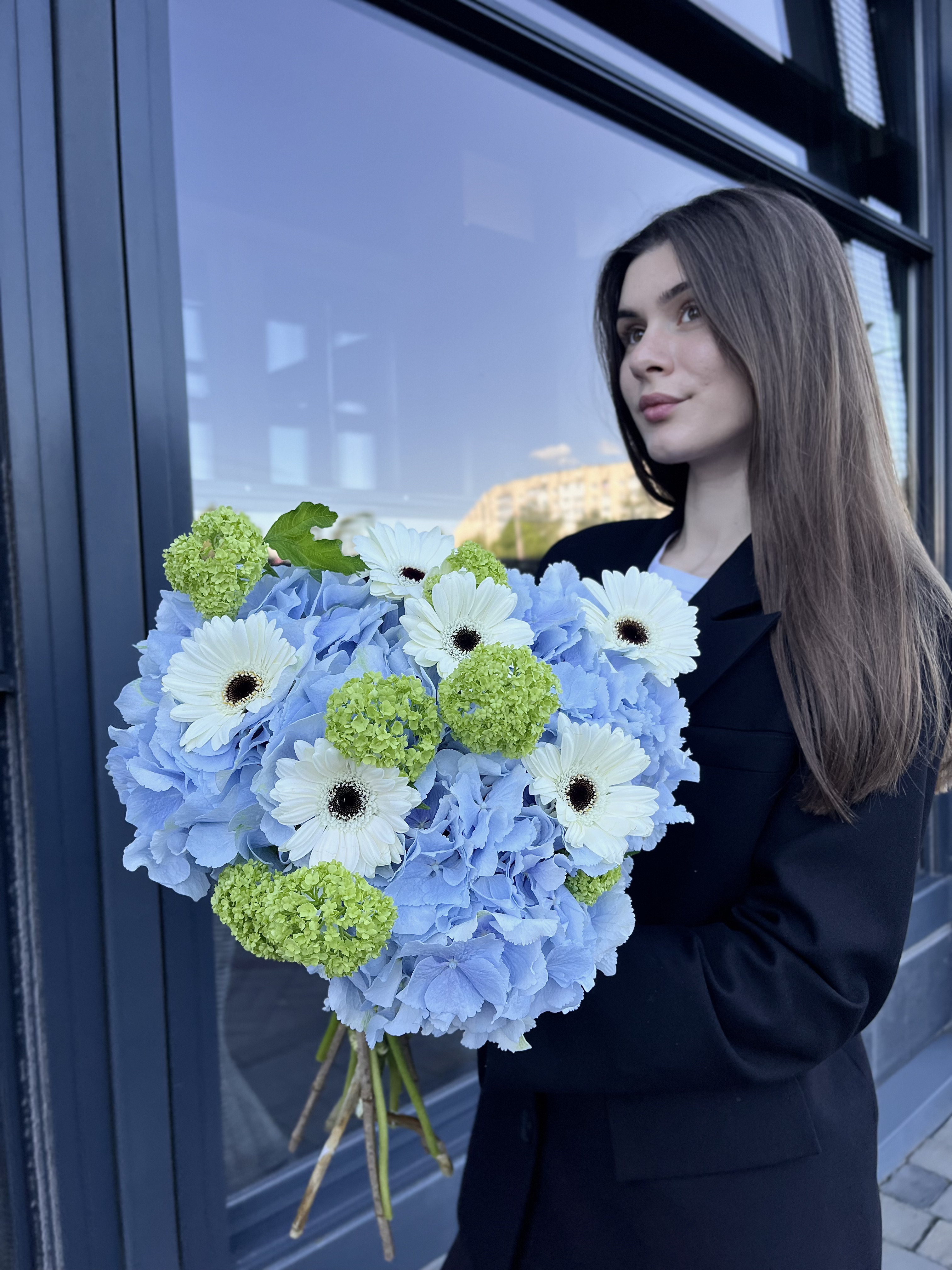 Букет з гортензій, гербер та вібруму