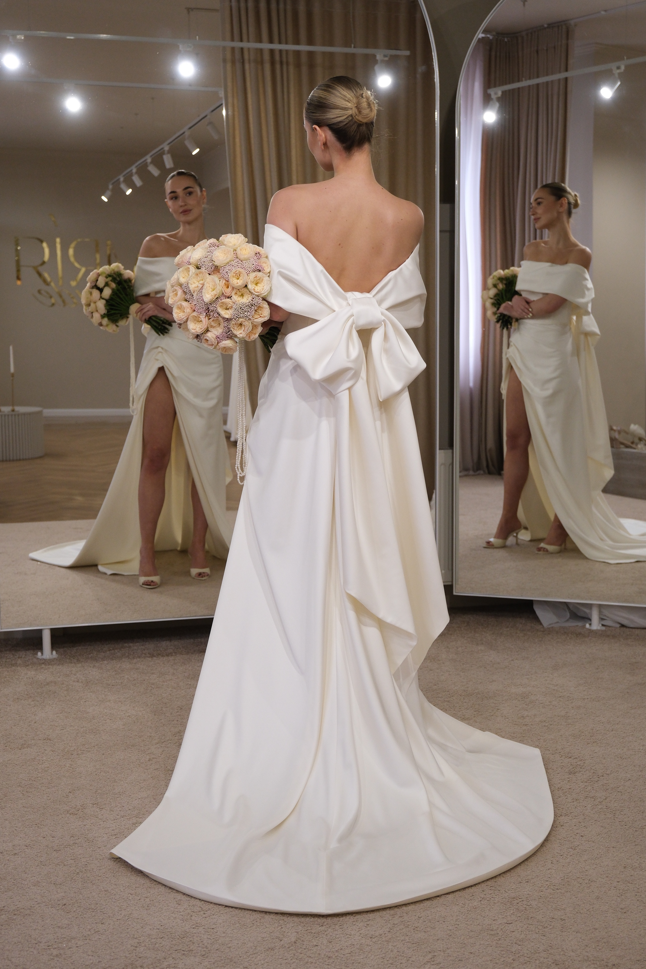 Букет для нареченої - троянди та озатамнус 