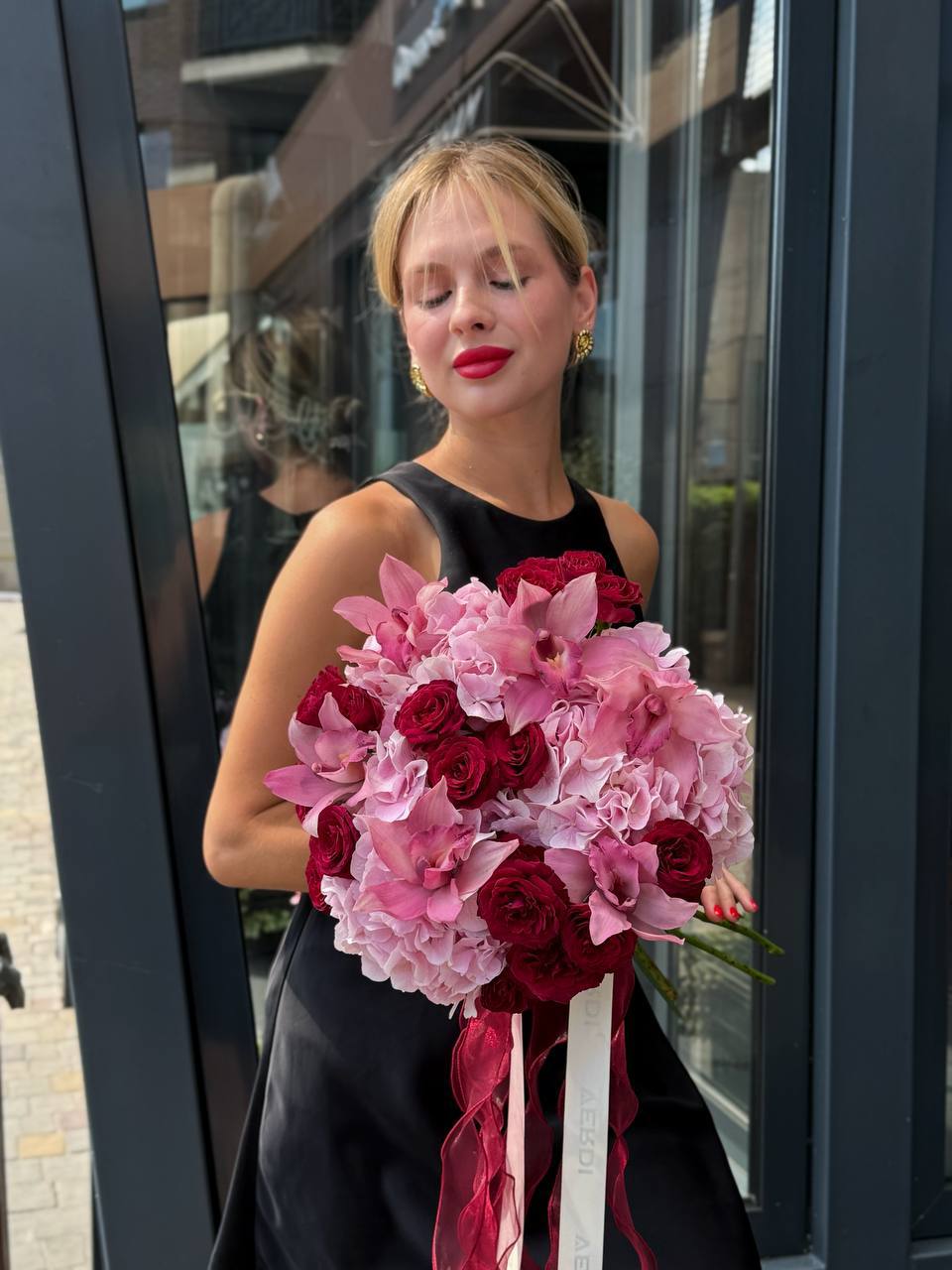 Букет з гортензій, троянд та орхідей 