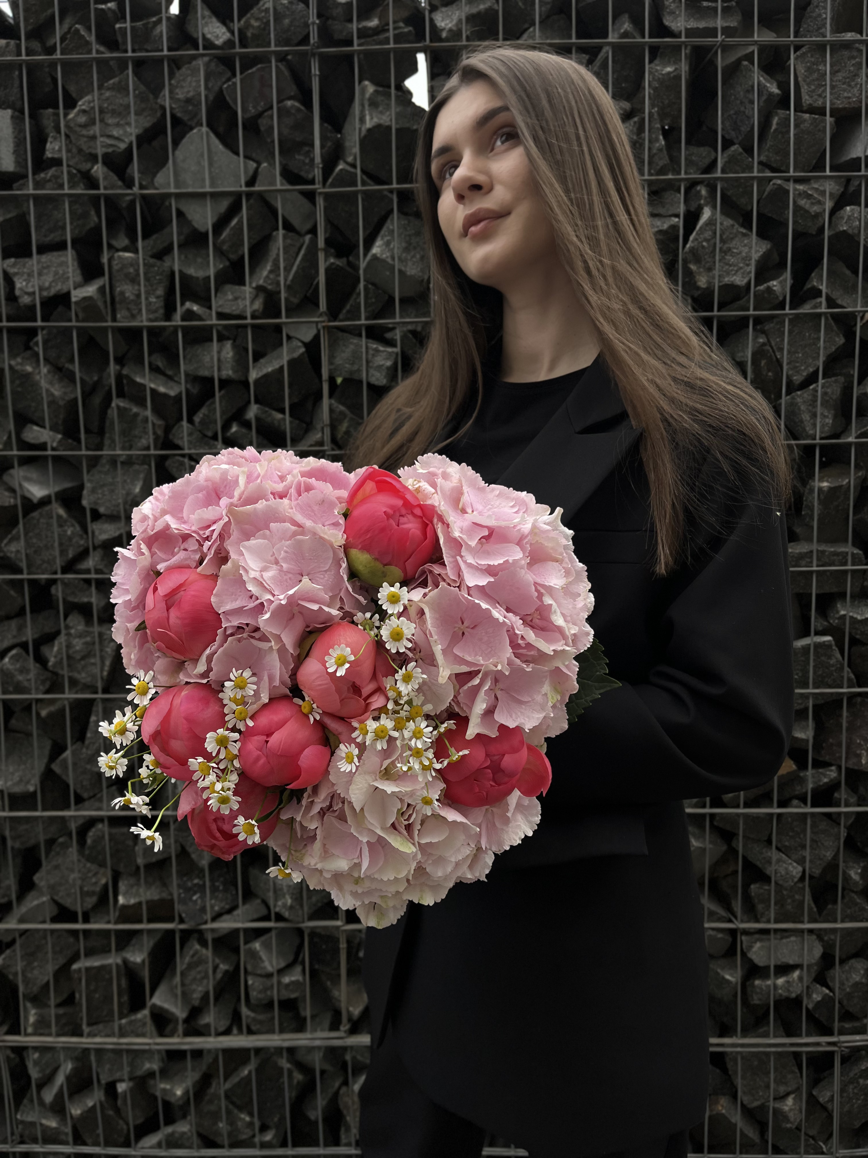 Букет з гортензій, півоній та танацетуму