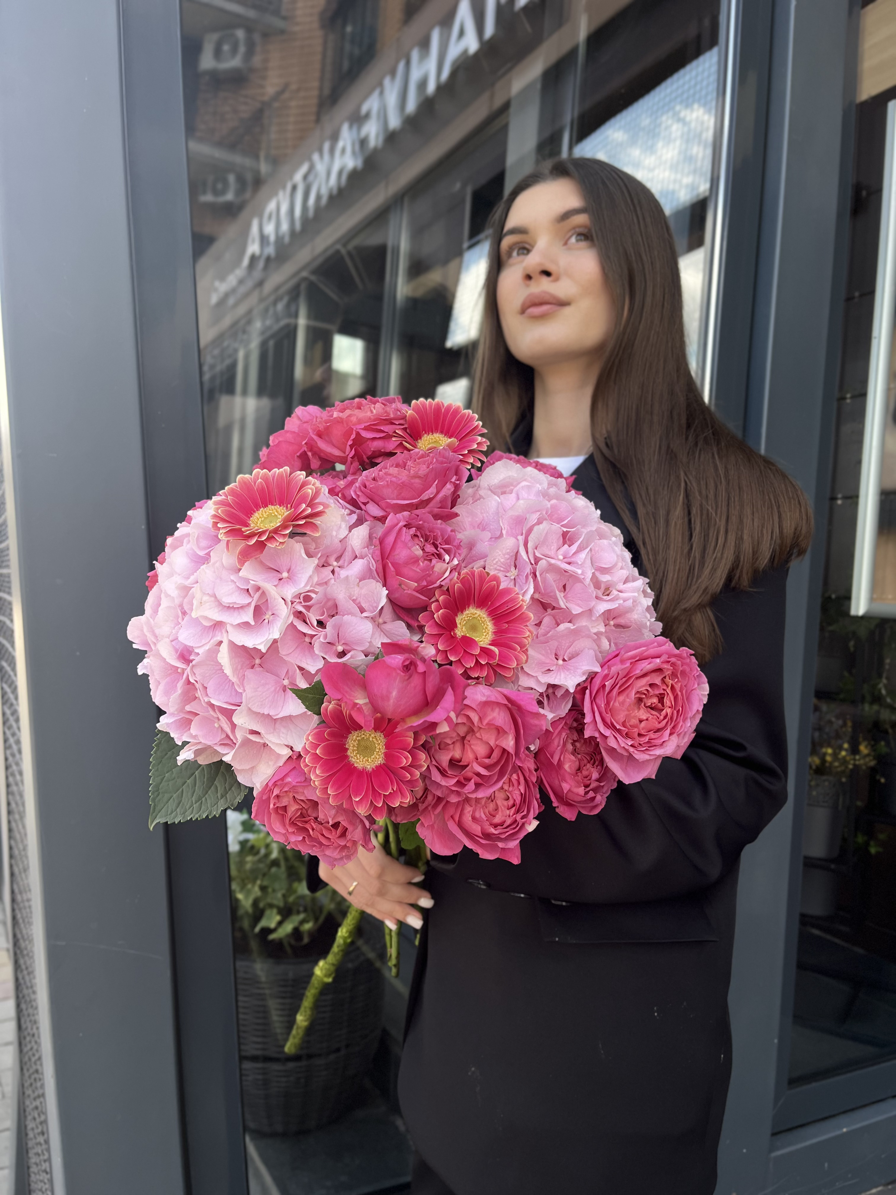 Букет з гортензій, кущової троянди та гербер 