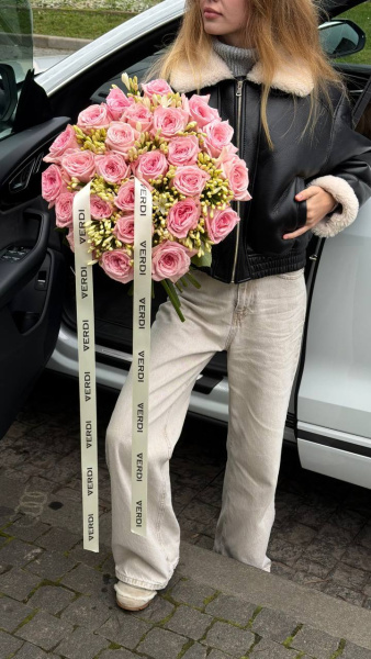 Букет з троянд Pink O`Hara та аліуму 