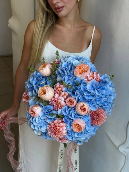 Букет з гортензій, троянд та жоржин 