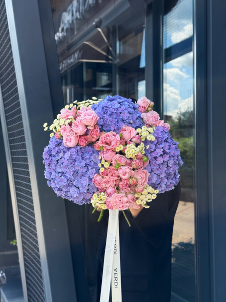 Букет з гортензій, троянди та танацетуму 