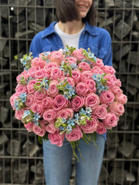 Букет з троянд Heidi та оксипеталума