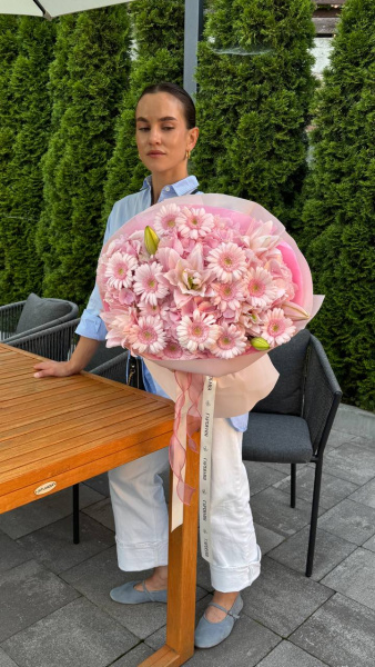 Букет з гортензій, лілій та гербер