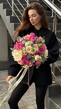 Букет з троянд Athena, троянд Misty Bubbles, амарилісу Arctic, орнітогалуму та евкаліпту