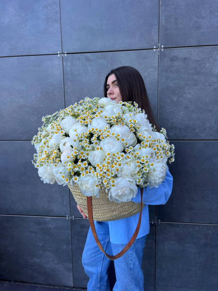 Букет з півоній та танацетума 