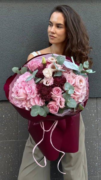 Букет з гортензій, троянд, хризантем та еустоми