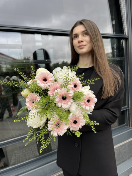 Букет з півоній та гербер